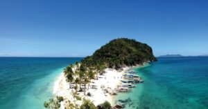 Ecuador pide ayuda a Chile por presencia de gigantesca flota pesquera china cerca de Galápagos