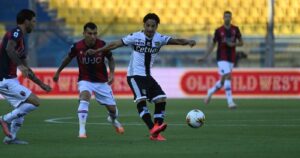 Gary Medel fue titular en increíble empate de Bologna ante Parma