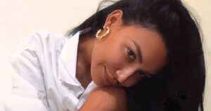 La desgarradora imagen de la madre de Naya Rivera en la orilla del lago donde desapareció