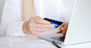 Santander lanza tarjeta de débito digital para amplificar el acceso a comercio online