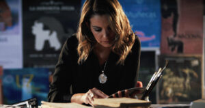 Mierda, Mierda: el programa de TVN sobre el teatro que trae de regreso a la conducción a Rayén Araya