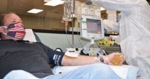 EE.UU. autoriza tratamiento con plasma para pacientes con coronavirus