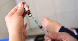 Las estrategias del proceso de vacunación obligatoria de escolares para no correr riesgos de contagio