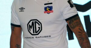 Contratos y bloqueos: la incertidumbre de Colo Colo con su nueva camiseta