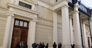 Municipalidad de San Esteban deberá pagar $20 millones por transfobia escolar