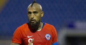 VIDEO - Hijo de Arturo Vidal habría filtrado la supuesta nueva camiseta de la Roja