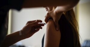 Laboratorio Janssen eligió a Chile para probar su vacuna contra el coronavirus