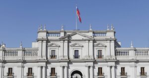 FNE propone reformar compras públicas para ahorrar entre US$ 290 y US$ 855 millones al año