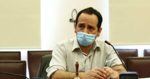 Diputado Núñez es retenido por una hora en control sanitario: Cámara pide explicaciones al Gobierno