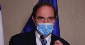 Ministro Larraín: “Haremos lo posible para que Celestino Córdova deponga la huelga