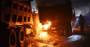 Queman dos camiones y maquinaria en ruta que une Valdivia con Paillaco