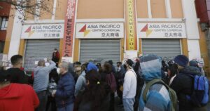 Clausuran mall chino en Santiago por incumplimiento de normas sanitarias