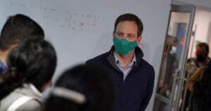 Arturo Zúñiga descarta que su renuncia tenga vinculación con correos del Minsal