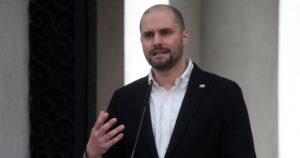 Bellolio apunta a la oposición por movilización de camioneros: 