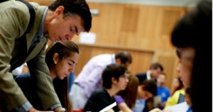 Las razones que explicarían la baja presencia de universidades chilenas en posiciones destacadas de rankings internacionales