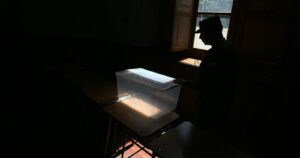 Las alternativas que baraja el Comité Asesor COVID-19 para que personas contagiadas voten en el plebiscito