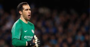 El punto que separaría a Claudio Bravo de su fichaje al Real Betis