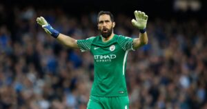 En España aseguran que el Betis está cerca de fichar a Claudio Bravo