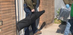 Carabineros encuentra armas y droga en vivienda de Hernán Calderón Jr.