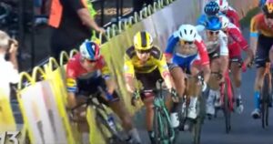 VIDEO - Ciclista estuvo dos días en coma luego que rival lo empujara contra las vallas