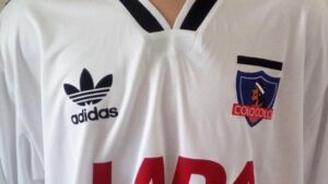 Blanco y Negro llegó a acuerdo para que Adidas vista a Colo Colo