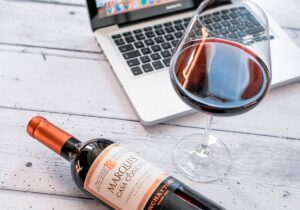 Catas online: la apuesta de las viñas chilenas para acercarse a sus consumidores en tiempos de cuarentena