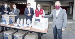 CMPC dona 400 mil mascarillas y alcohol gel para vocales de mesa en el plebiscito