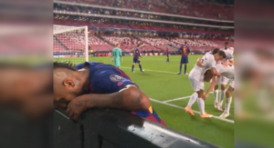 VIDEO - La impotencia de Arturo Vidal en cancha ante goleada del Bayern