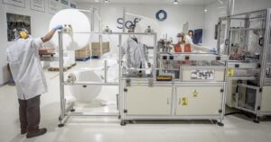 Municipalidades y fundaciones son los principales beneficiados con los 2 millones de mascarillas que CMPC ha donado a Cenabast