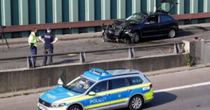 Atentado en Alemania: hombre chocó a varios autos y amenazó con estallar un artefacto explosivo