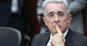 Justicia de Colombia decreta arresto domiciliario contra ex presidente Álvaro Uribe