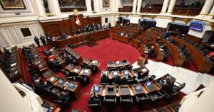 Crisis política en Perú: Congreso obliga a renunciar a todo el gabinete