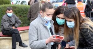 OMS advierte que personas jóvenes con coronavirus 