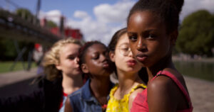 Netflix tuvo que salir a pedir disculpas por publicidad de película francesa