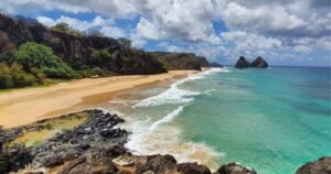 Paradisíaca isla de Brasil recibirá solo a turistas que hayan tenido coronavirus
