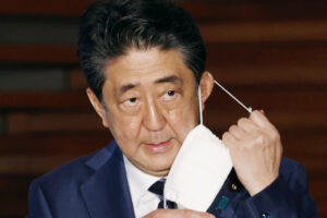 Primer ministro de Japón renuncia por grave problema de salud