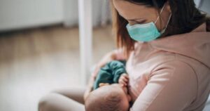 OMS insta a madres a seguir amamantando aunque estén contagiadas de coronavirus