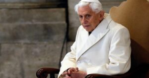 Papa emérito Benedicto XVI está “gravemente enfermo y extremadamente frágil”