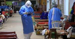 Médicos peruanos anuncian paro de 48 horas por falta de insumos en medio de la pandemia