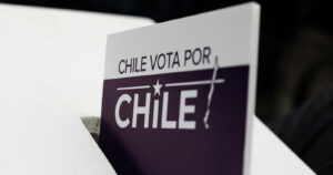 Cadem: 63% cree que pacientes COVID-19 deben votar anticipadamente en el plebiscito