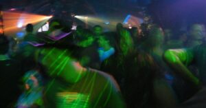 Italia cierra sus locales nocturnos para mantener controlado el rebrote