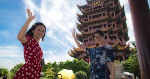Wuhan vuelve a la normalidad y sus habitantes dejan de usar mascarilla