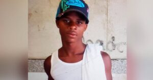 Policía de Estados Unidos mata a tiros a joven afroamericano de 18 años 