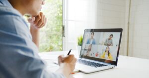 Lanzan más de 1.500 becas para apoyar la empleabilidad de estudiantes y jóvenes profesionales