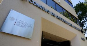 CDE rechaza dichos de Pablo Longueira tras tildar a consejera de 