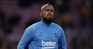 Arturo Vidal entrenó con el Barcelona a la espera de que se resuelva su futuro