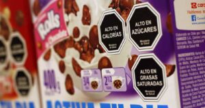 Argentina copia etiquetado chileno de alimentos no saludables