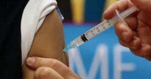 OMS no ve viable una distribución masiva de vacunas contra el COVID-19 antes de 2022