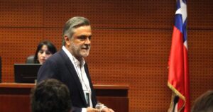 “Voy a demandarlos a todos”: Longueira arremete contra Abbott y dice que demostrará su inocencia en juicio oral