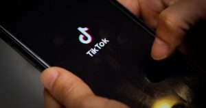 Estados Unidos prohíbe desde este domingo las descargas de WeChat y TikTok